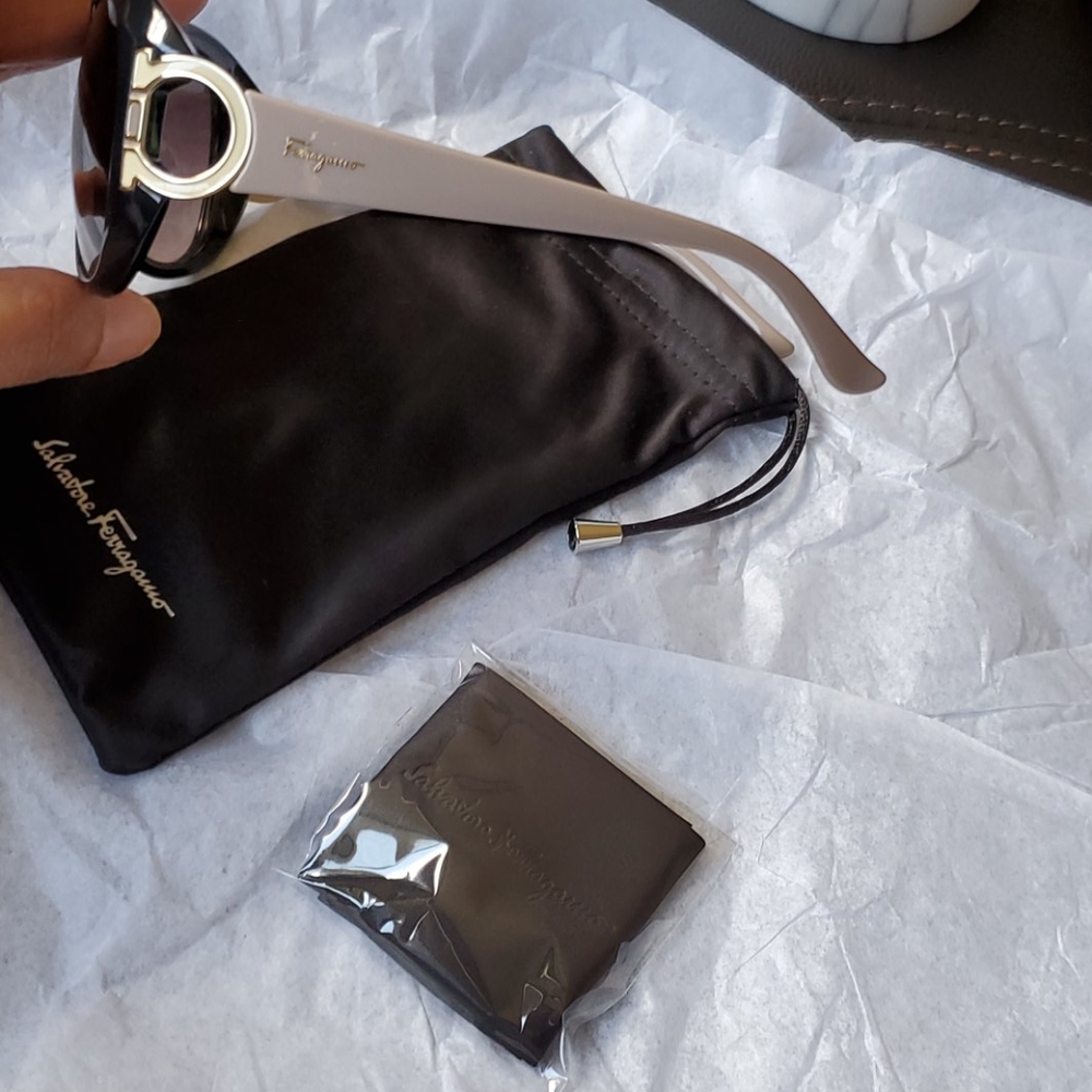 Salvatore ferragamo oversized sunglasses - Picture 8 of 8